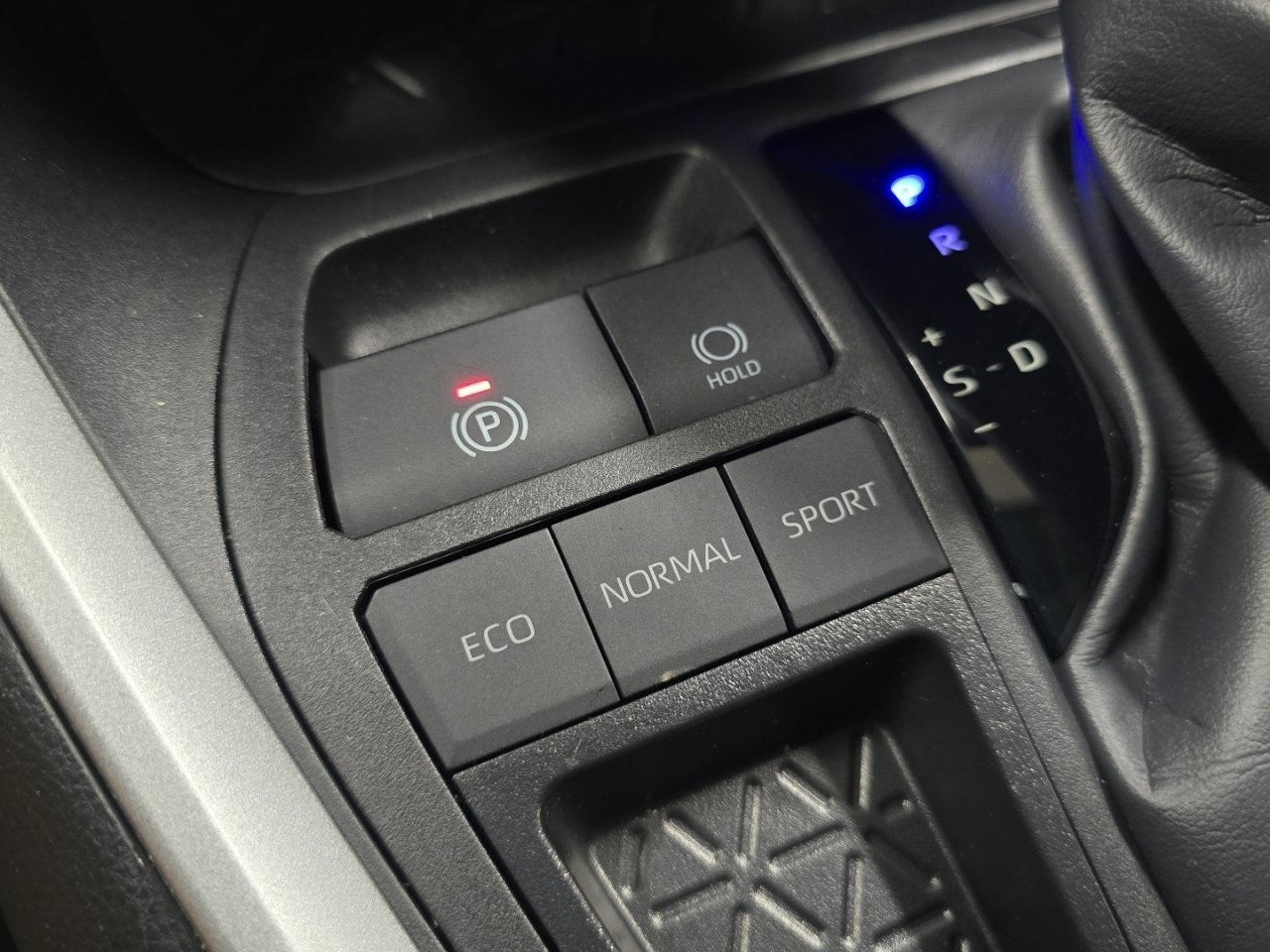 Certified 2024 Toyota RAV4 LE image 7