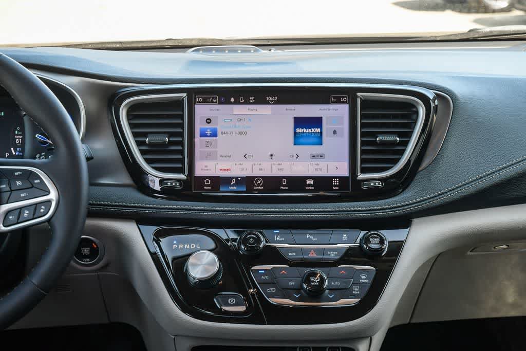 Used 2023 Chrysler Pacifica Touring-L FWD image 13