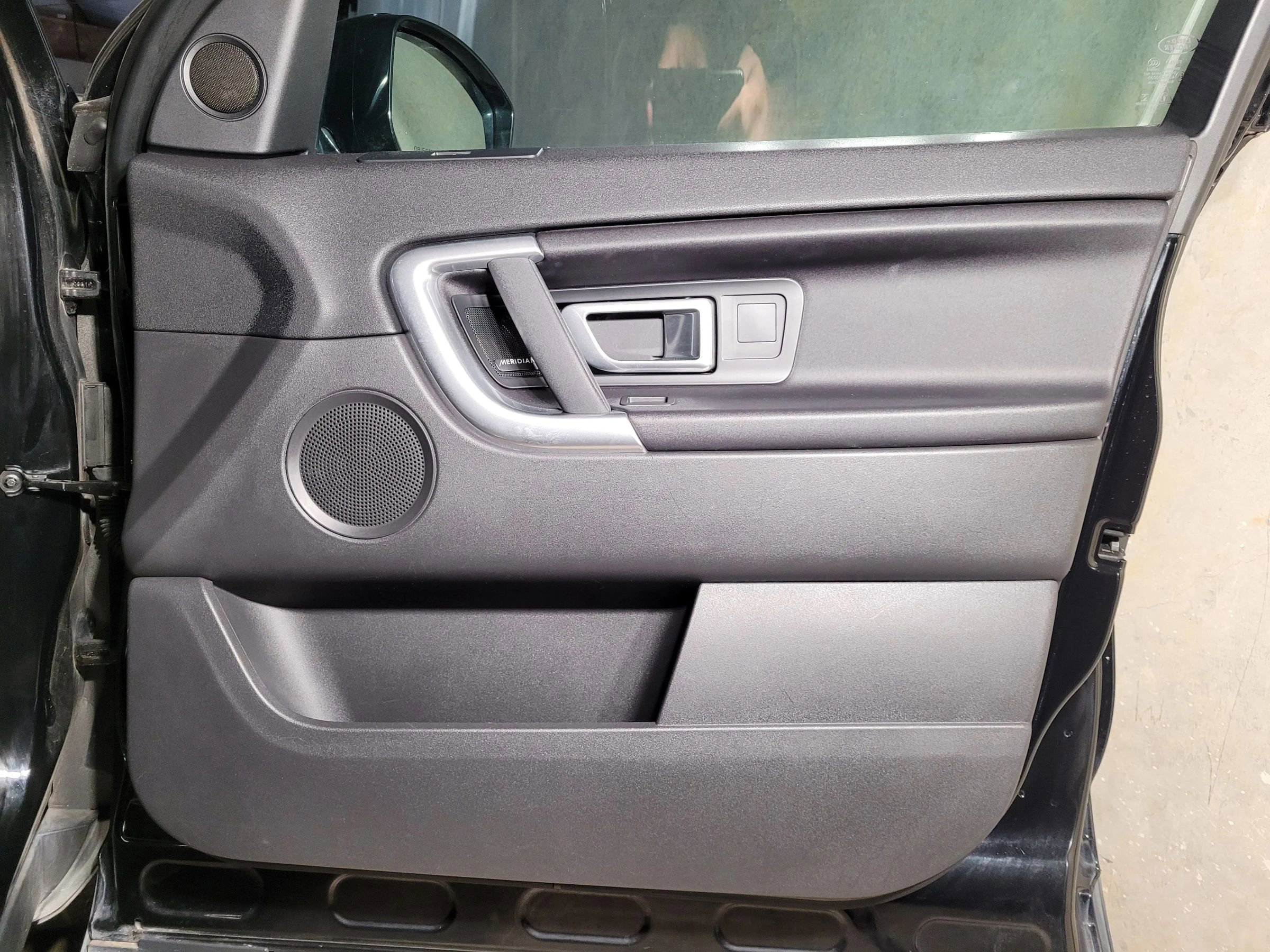 Used 2017 Land Rover Discovery Sport SE image 15