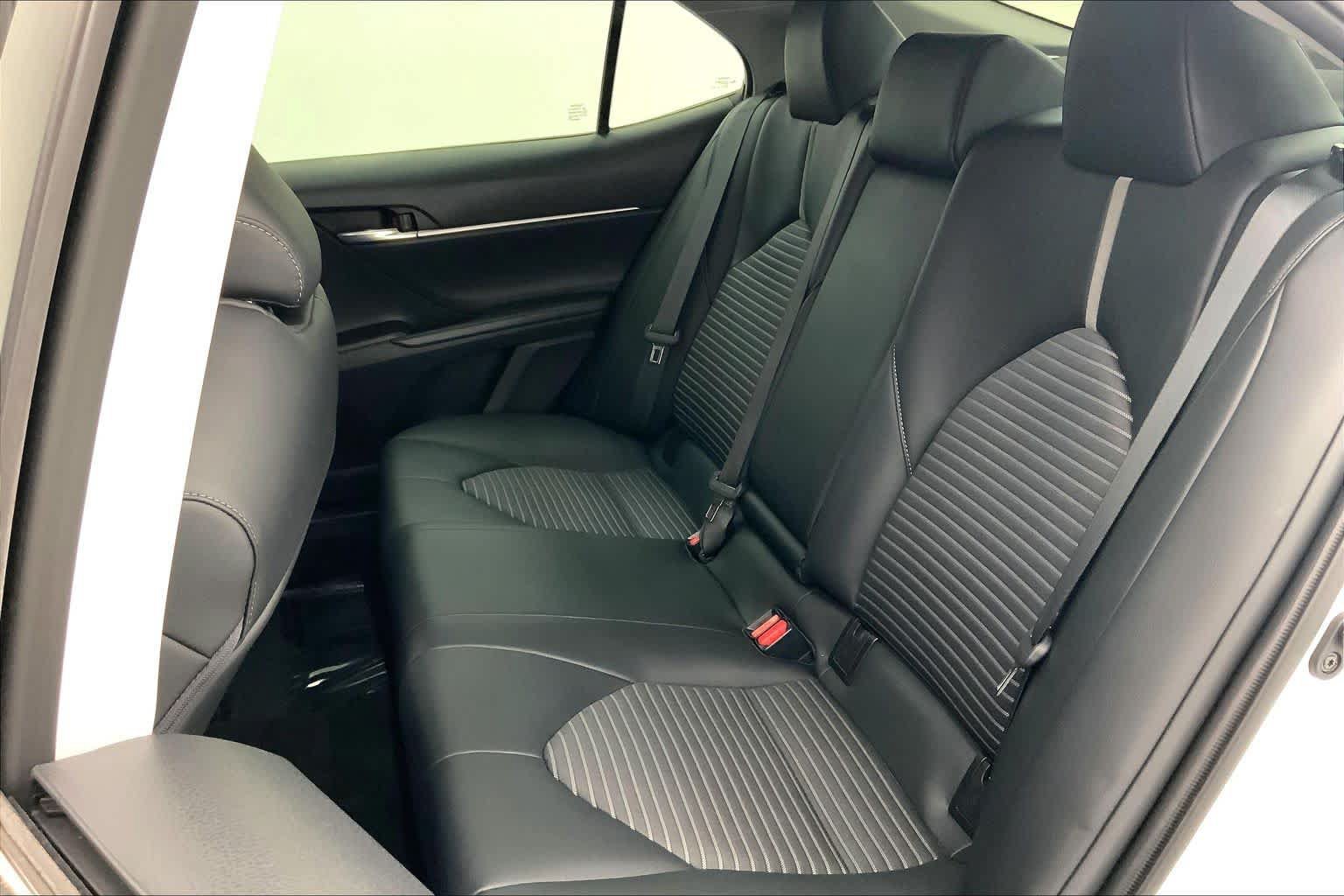 Used 2022 Toyota Camry SE FWD image 17