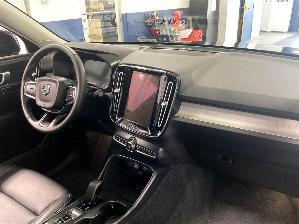 Used 2026 Volvo XC40 B5 Core AWD/4WD image 14