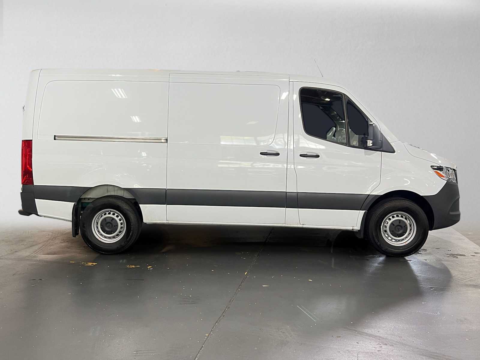 Used 2025 Mercedes-Benz Sprinter 2500 image 3