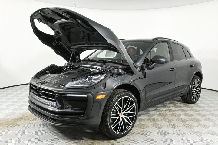 New 2025 Porsche Macan image 32