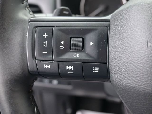 Used 2025 Nissan Rogue SV image 17