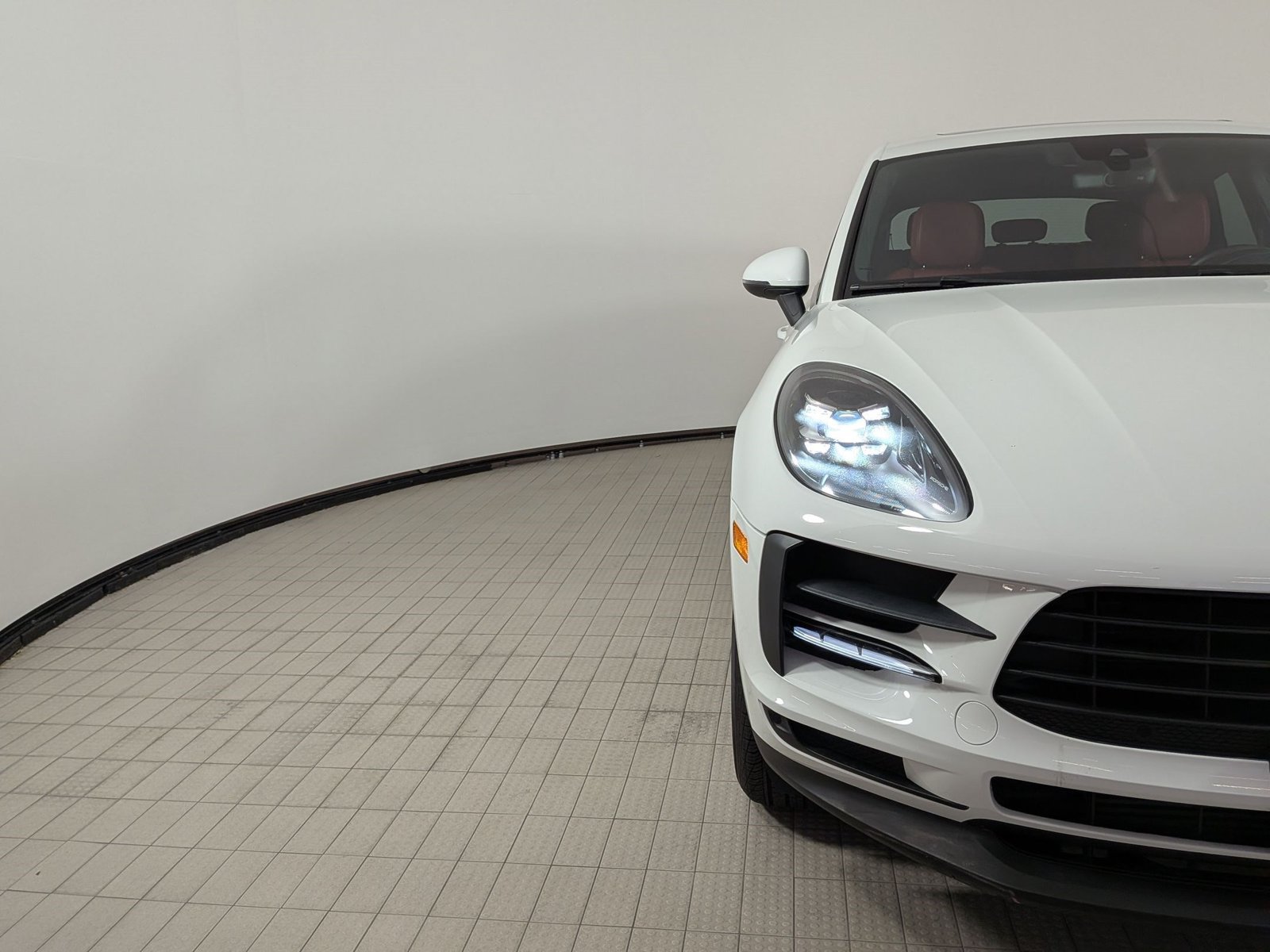 Certified 2021 Porsche Macan AWD/4WD image 12