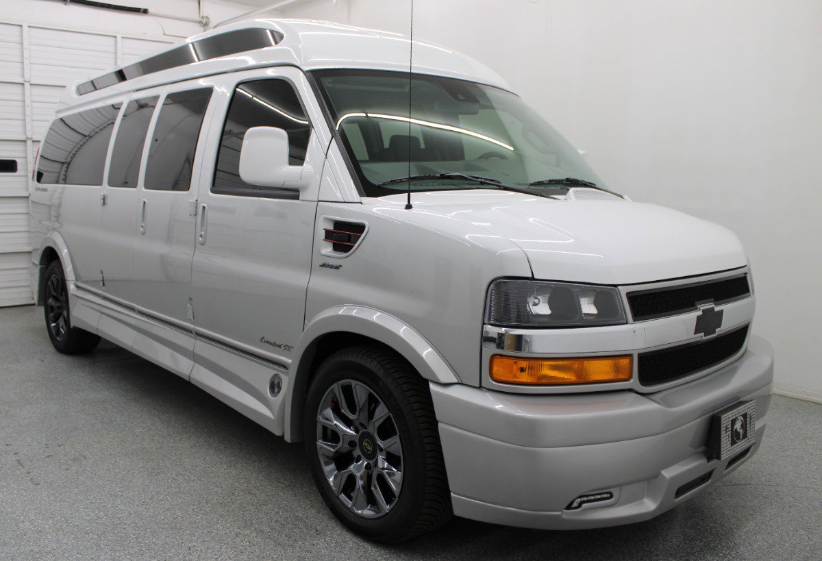 Used 2025 Chevrolet Express 2500 Extended w/ Driver Convenience Package image 4