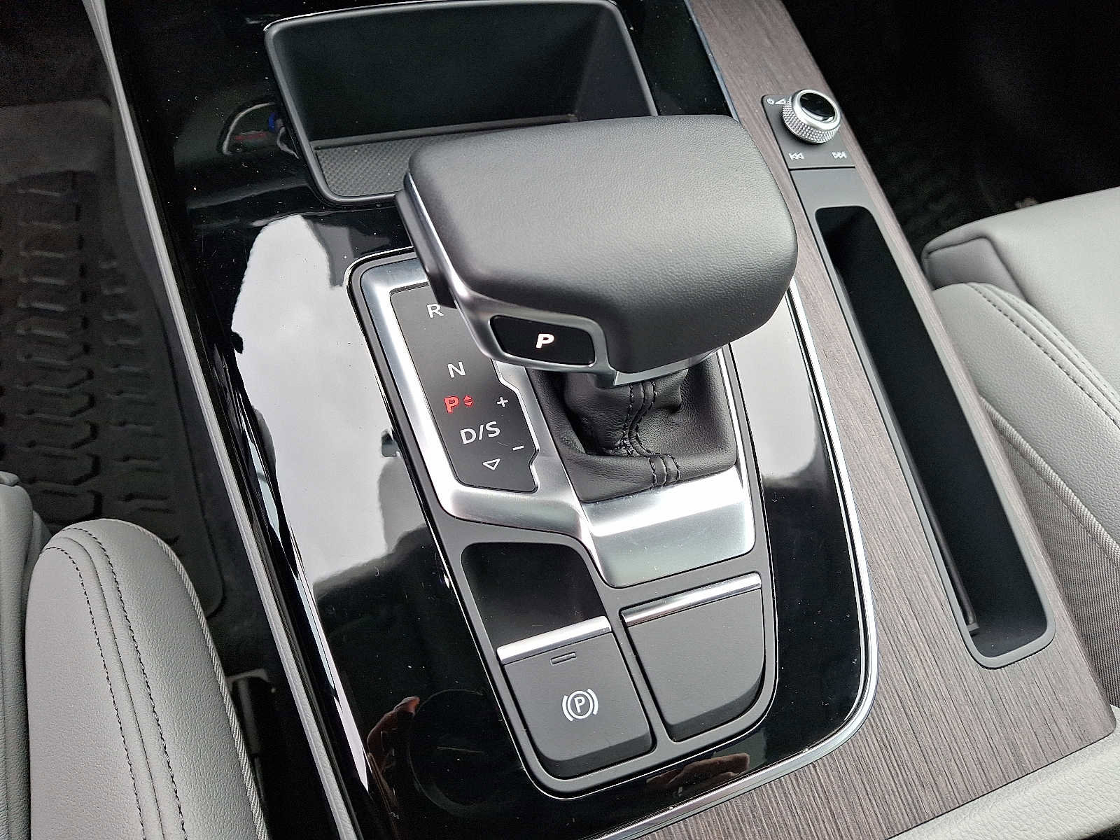 Used 2024 Audi Q5 2.0T Premium image 16