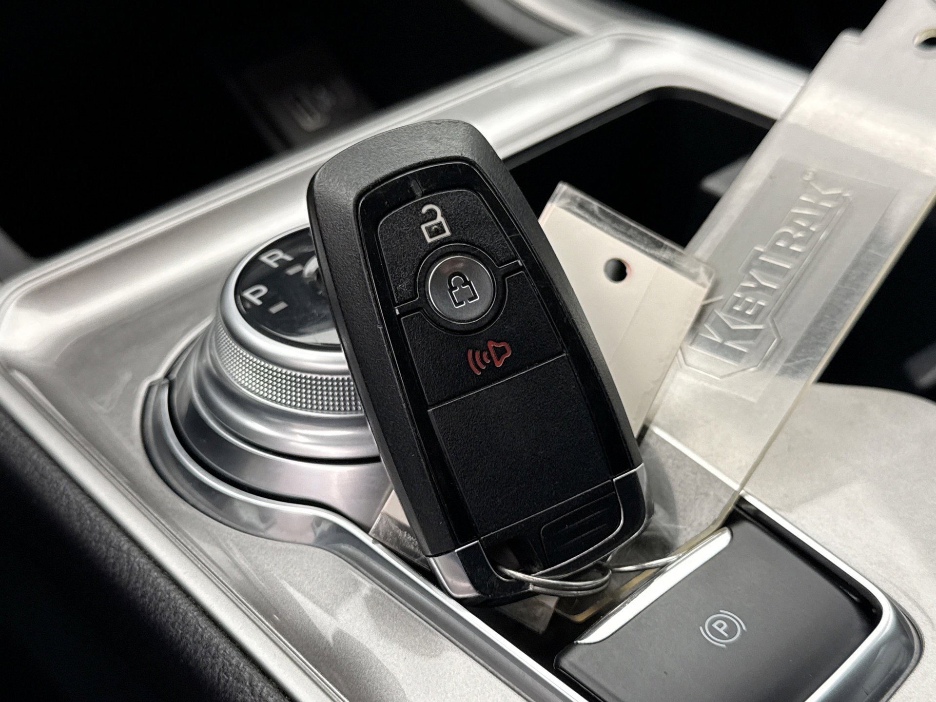 Used 2024 Ford Edge SEL image 22