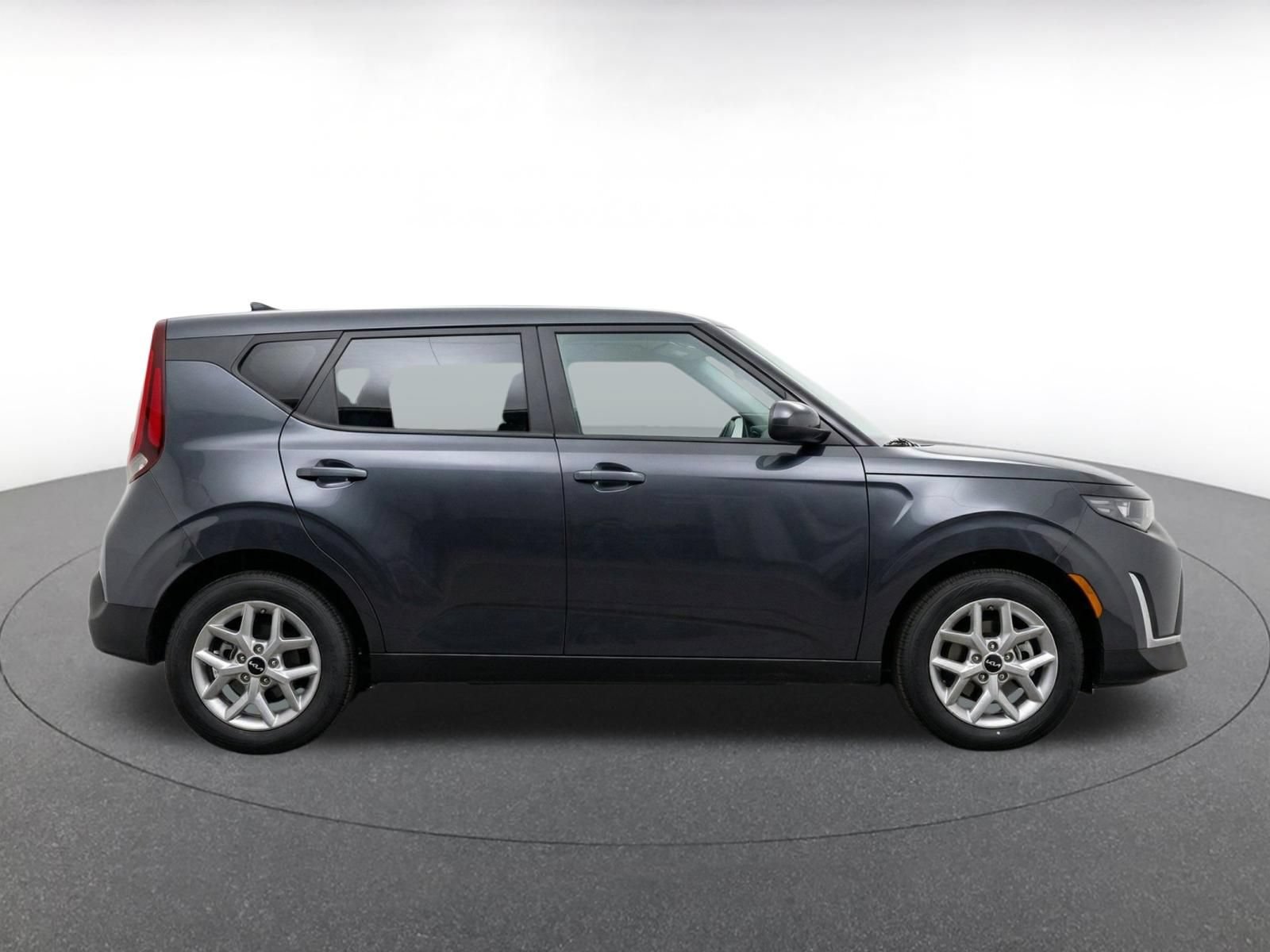 Used 2025 Kia Soul LX w/ LX Technology Package FWD image 13