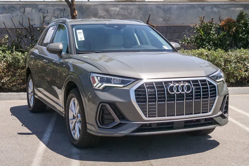 Used 2023 Audi Q3 2.0T Premium w/ Convenience Package AWD/4WD image 3