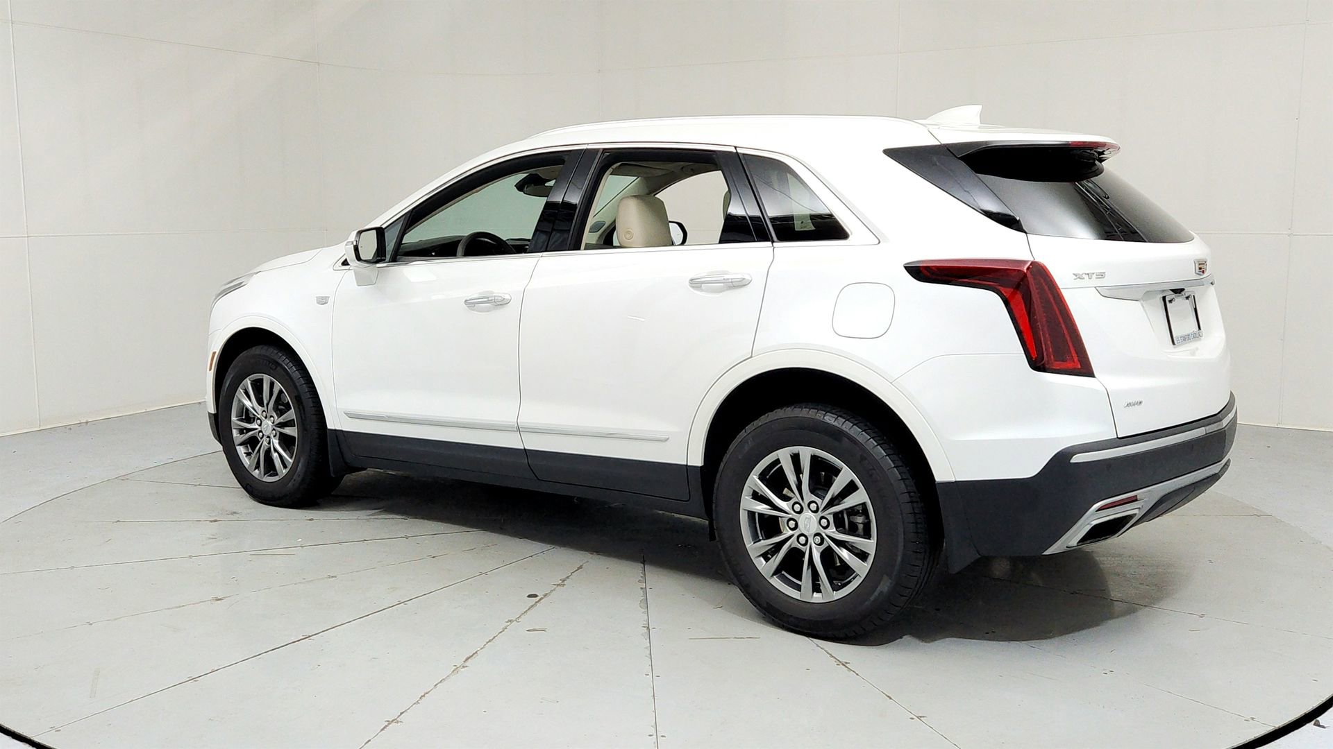 Certified 2023 Cadillac XT5 Premium Luxury AWD/4WD image 3