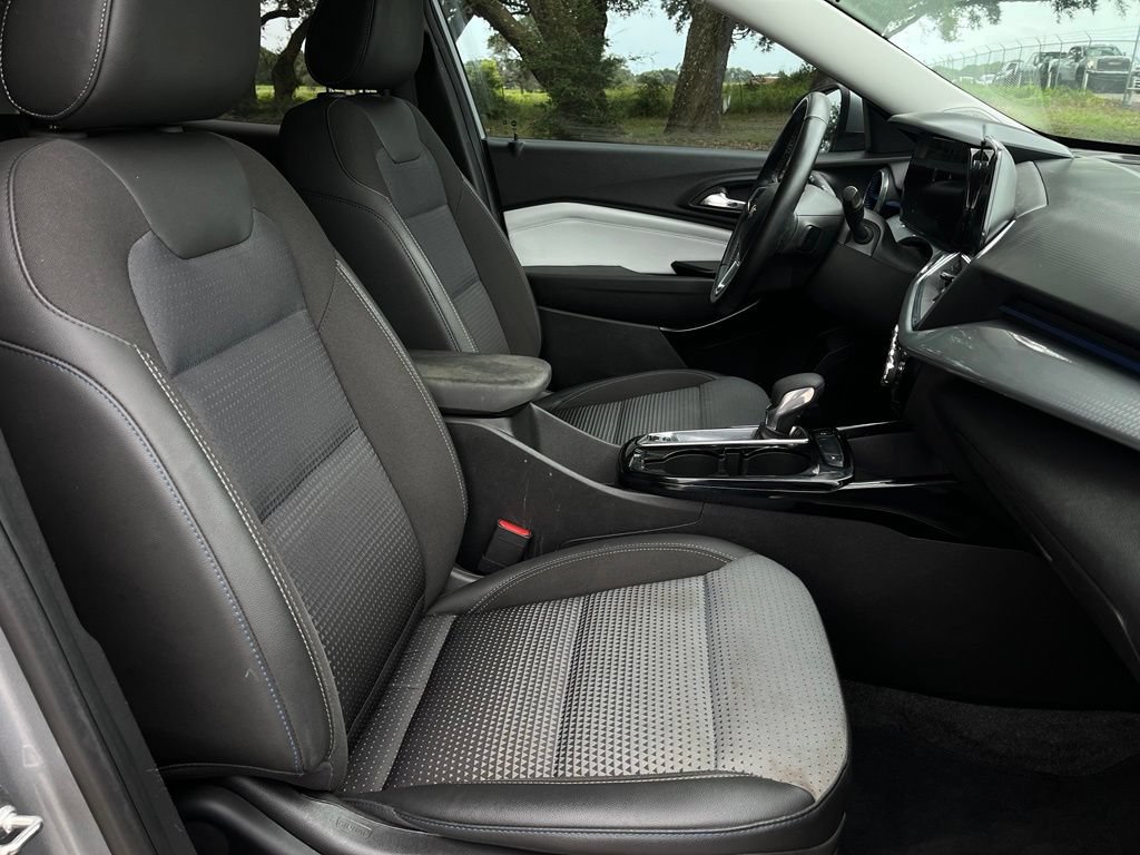 Used 2024 Chevrolet Trax LT w/ Driver Confidence Package FWD image 10