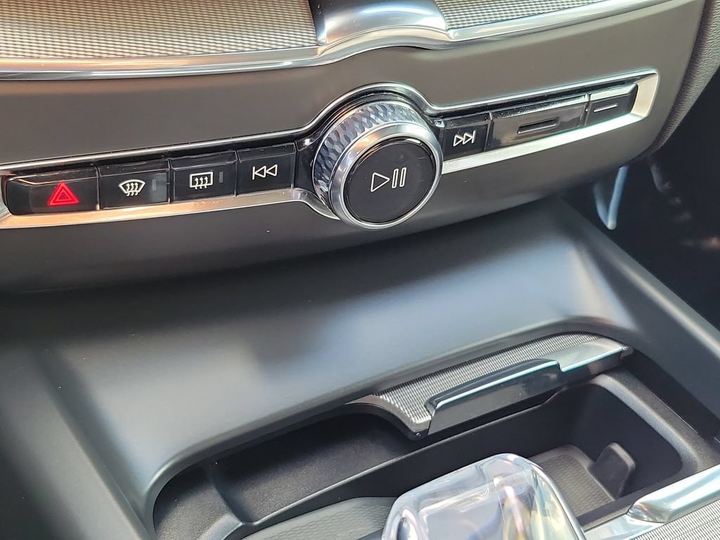Certified 2024 Volvo XC60 T8 Ultimate w/ Protection Package Premier AWD/4WD image 28