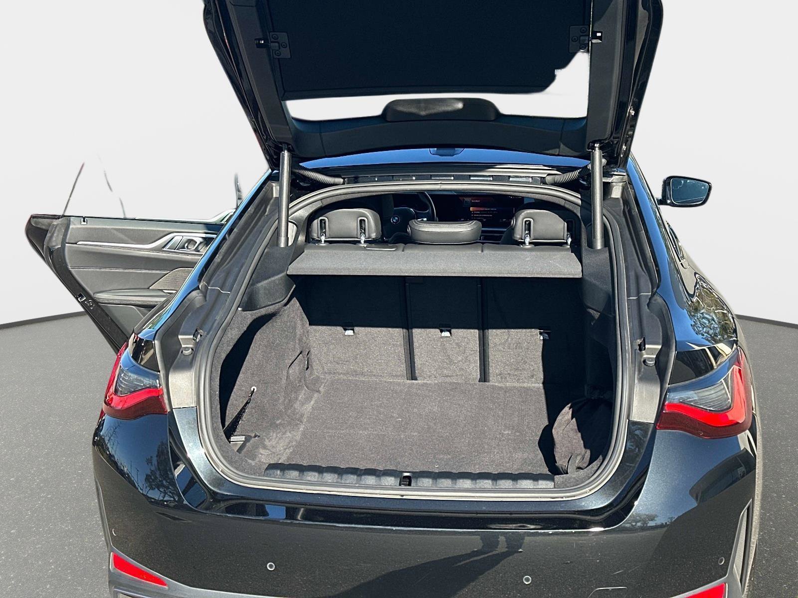 Used 2023 BMW i4 eDrive35 w/ Premium Package image 11