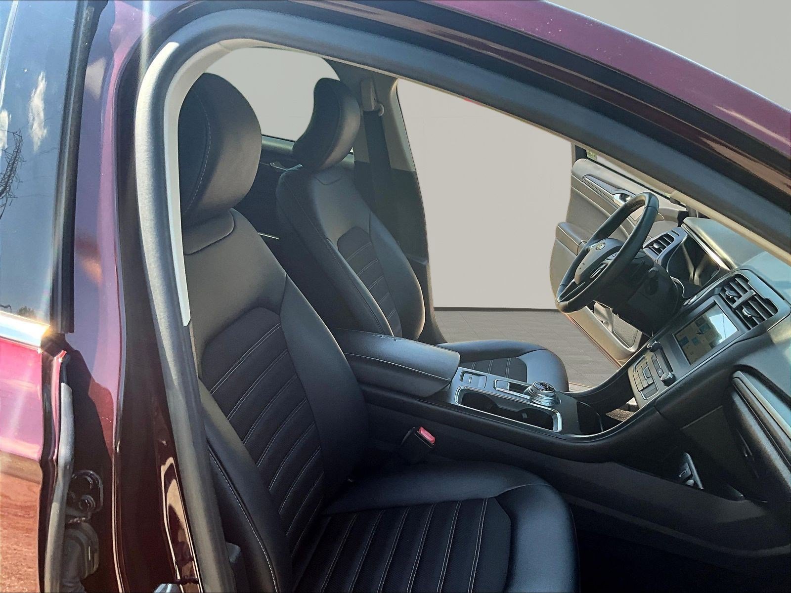 Used 2018 Ford Fusion SE w/ Equipment Group 201A FWD image 29