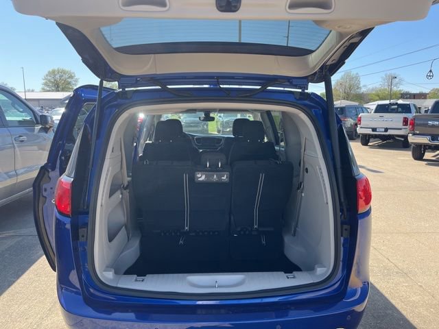 Used 2018 Chrysler Pacifica Touring Plus w/ Tire & Wheel Group image 21