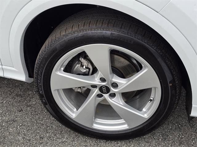 Used 2025 Audi Q5 Premium Plus w/ Premium Plus image 32