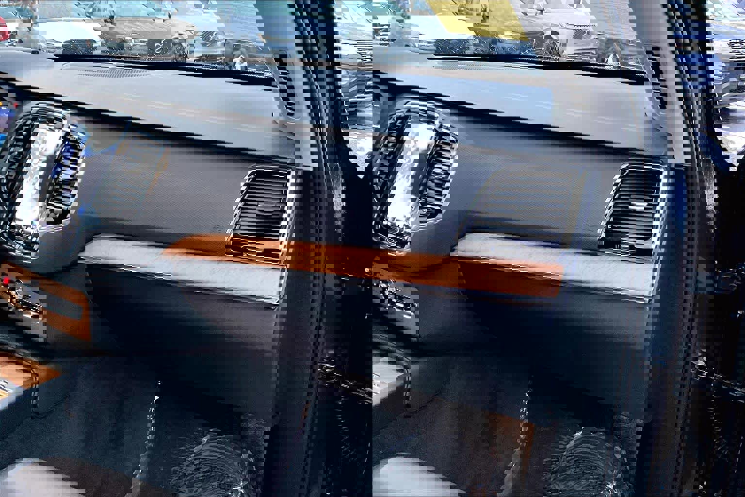 Certified 2024 Volvo XC90 B6 Plus w/ Protection Package Premier image 17