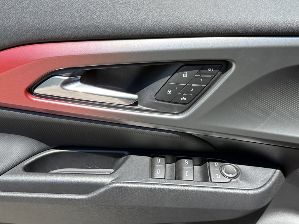 New 2026 Chevrolet Equinox EV RS w/ Convenience Package II FWD image 11