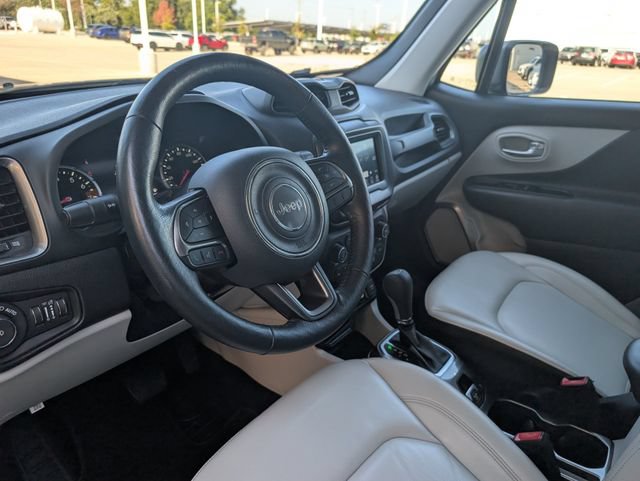 Used 2020 Jeep Renegade Limited w/ LED Lighting Group FWD image 9