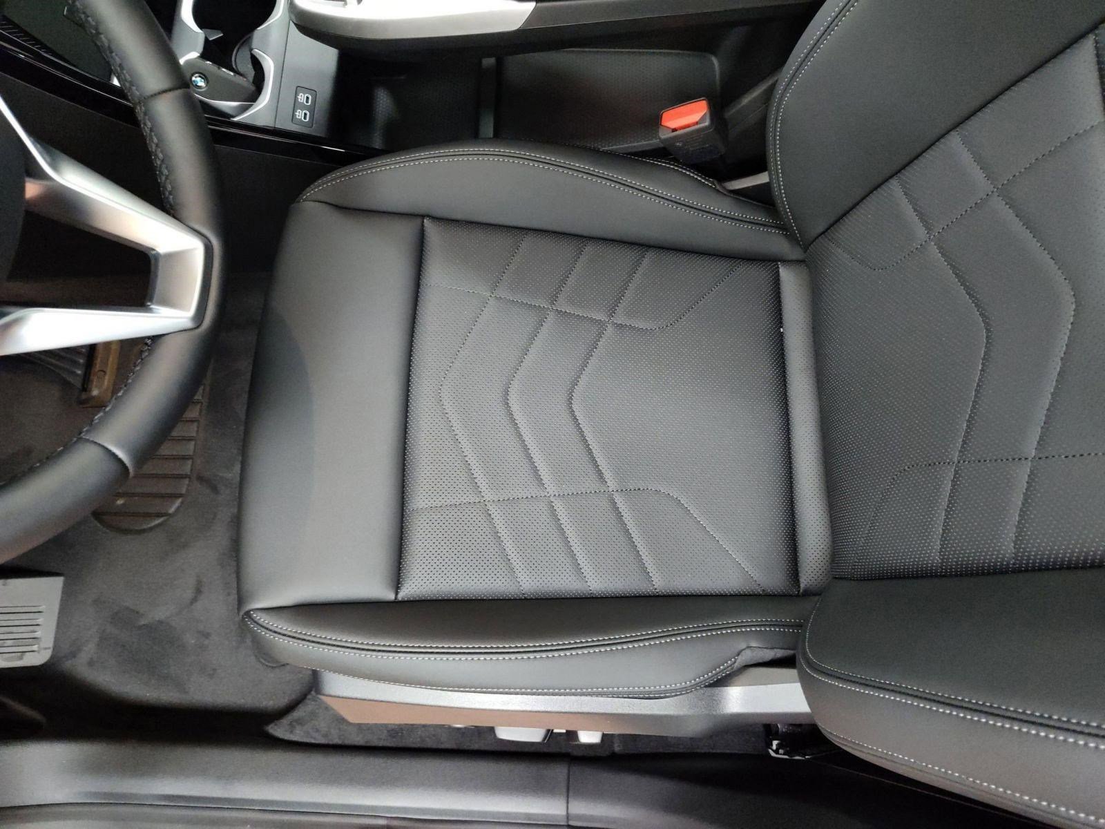 Used 2025 BMW X1 xDrive28i w/ Premium Package image 12