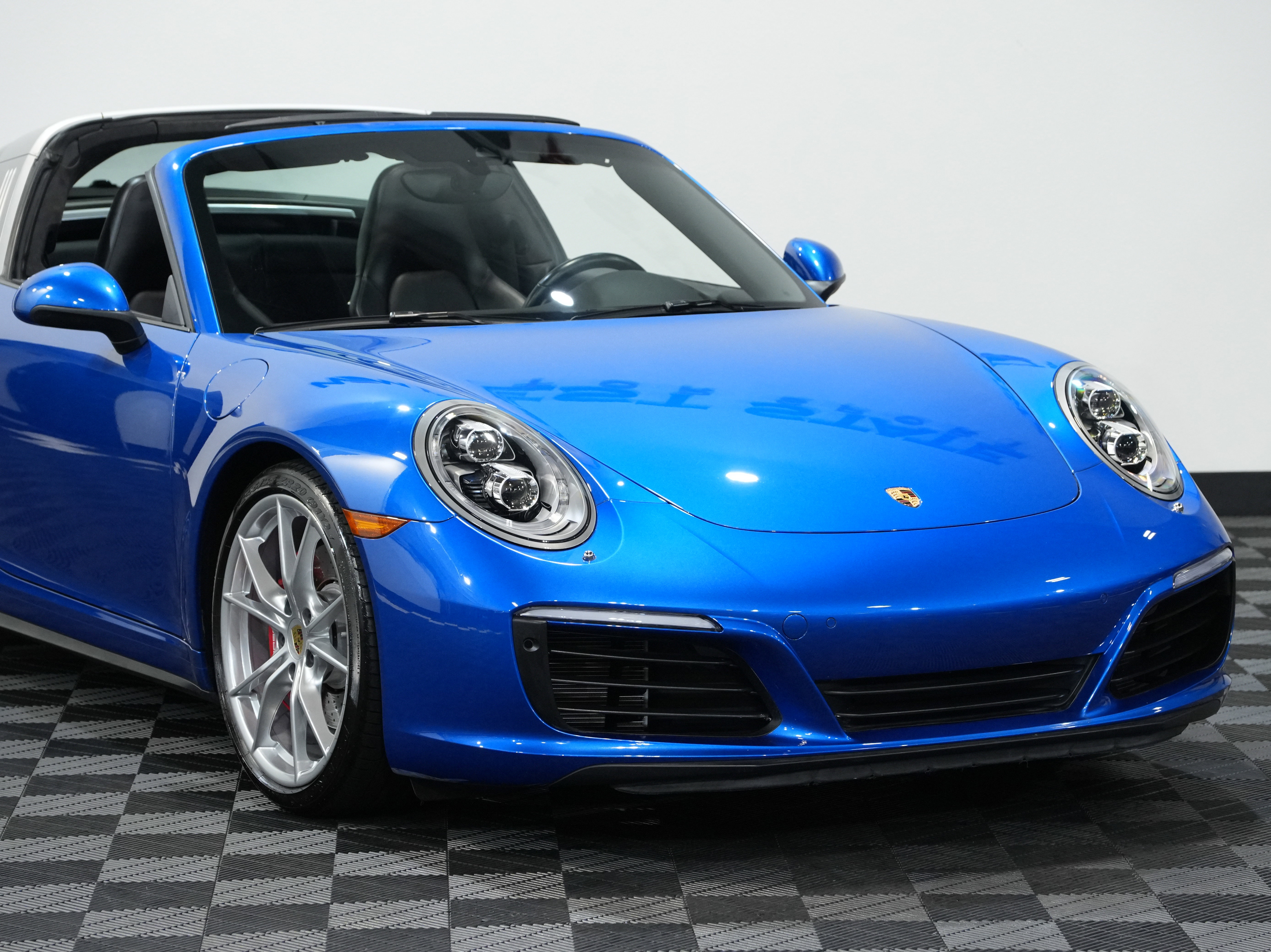 Used 2017 Porsche 911 Targa 4S image 9