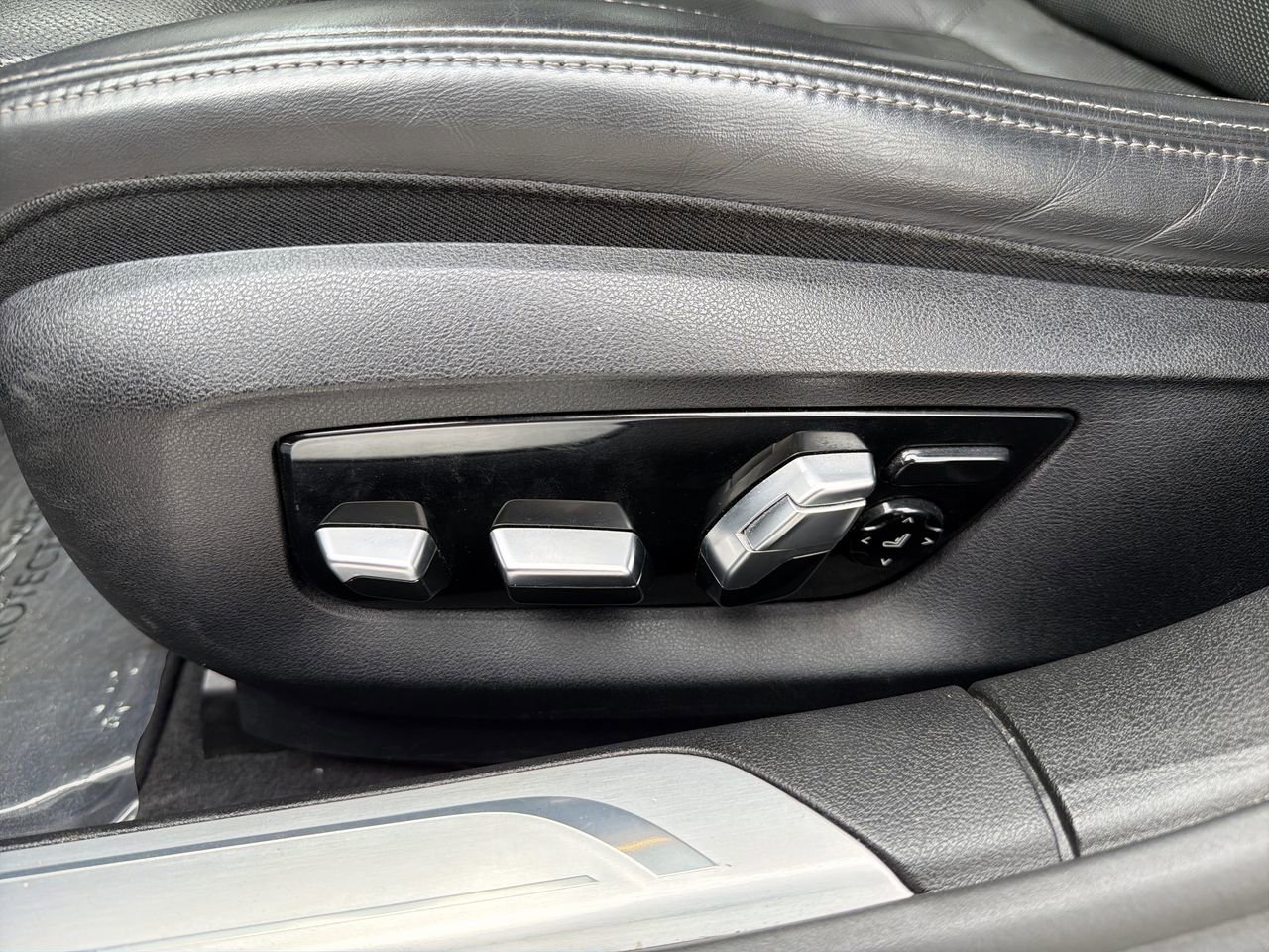 Used 2018 BMW 750i RWD image 19