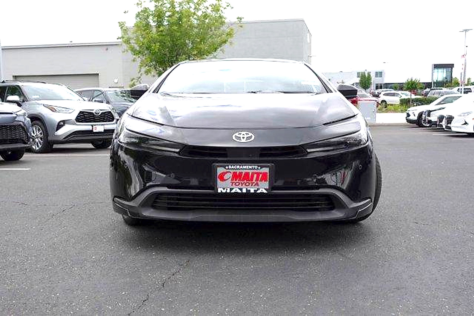 Used 2024 Toyota Prius LE FWD image 3