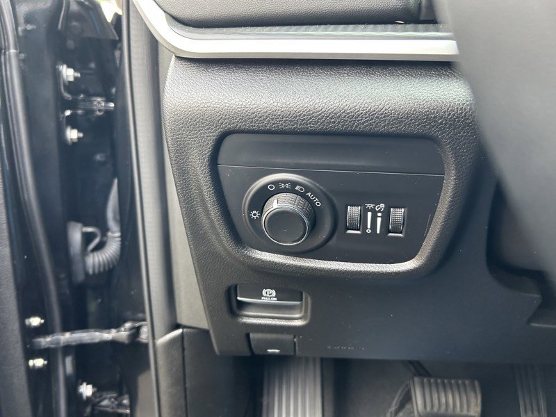 Used 2024 Jeep Grand Cherokee Laredo X AWD/4WD image 17