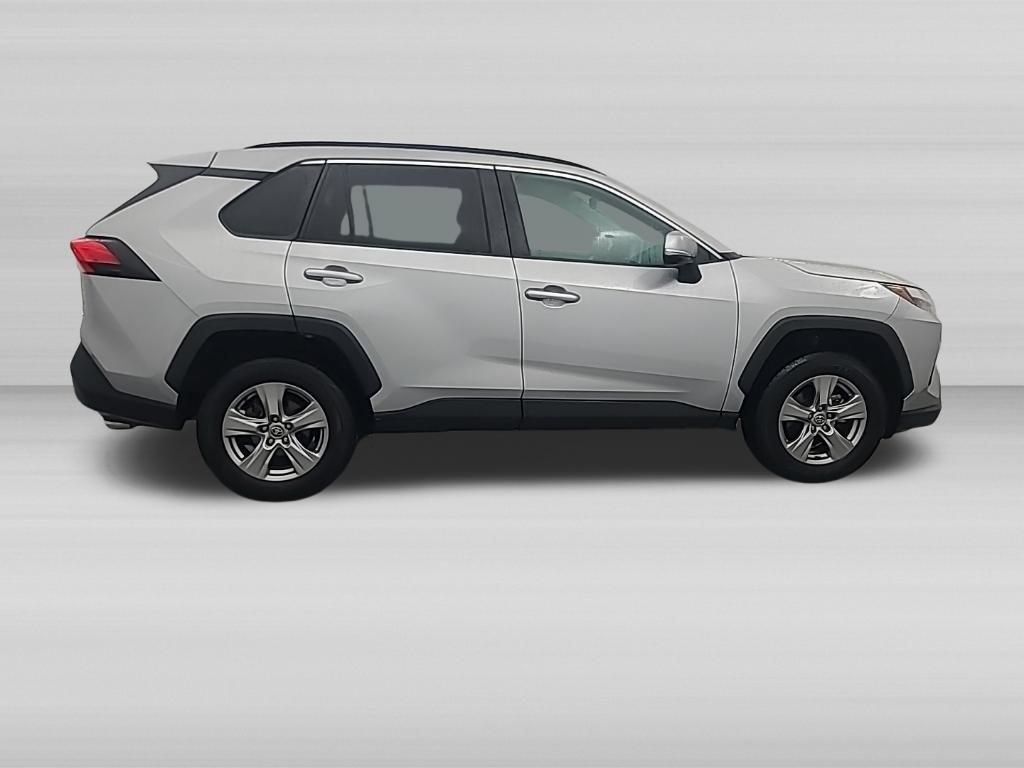 Used 2025 Toyota RAV4 XLE AWD/4WD image 3