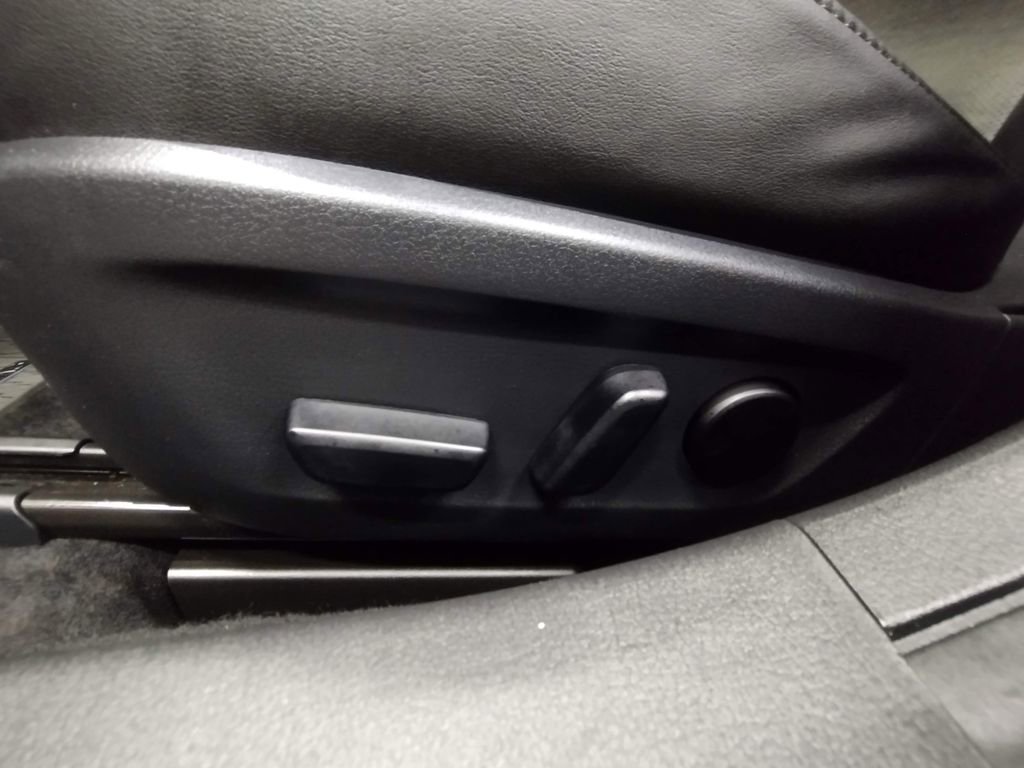 Used 2021 MAZDA MAZDA3 Hatchback w/Premium Plus Pkg image 23