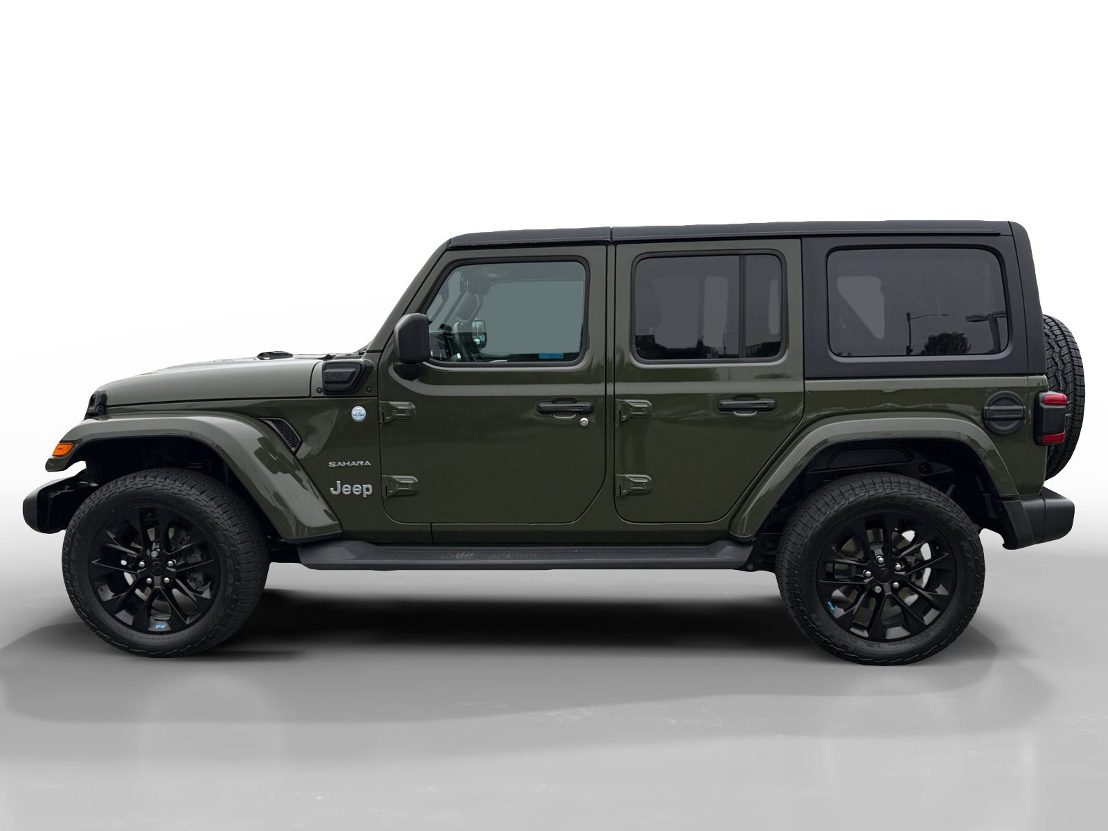 Used 2023 Jeep Wrangler Unlimited Sahara image 2