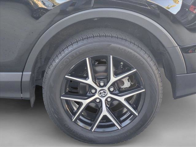 Used 2017 Toyota RAV4 SE image 16