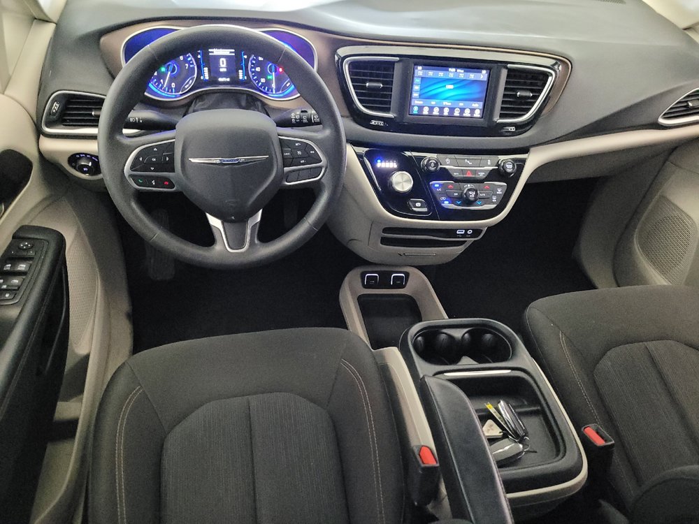 Used 2018 Chrysler Pacifica Touring Plus FWD image 22