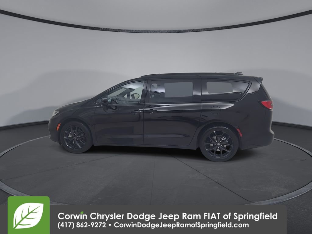 Used 2025 Chrysler Pacifica Limited FWD image 11