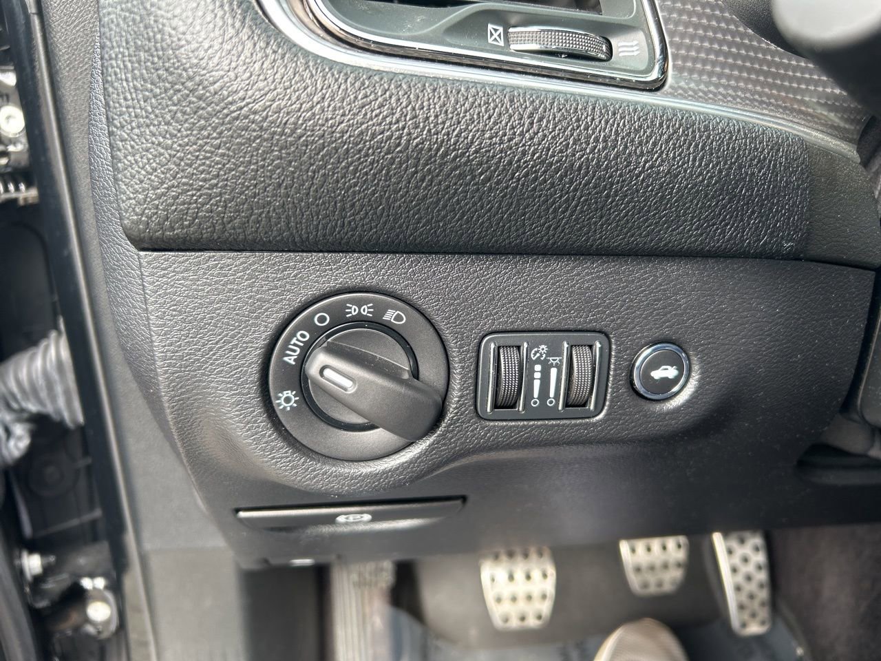 Used 2016 Dodge Challenger SRT Hellcat image 18