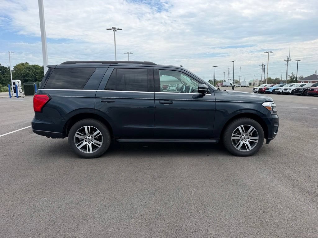 Used 2024 Ford Expedition XLT AWD/4WD image 4