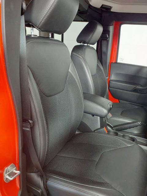 Used 2017 Jeep Wrangler Unlimited Sahara AWD/4WD image 18