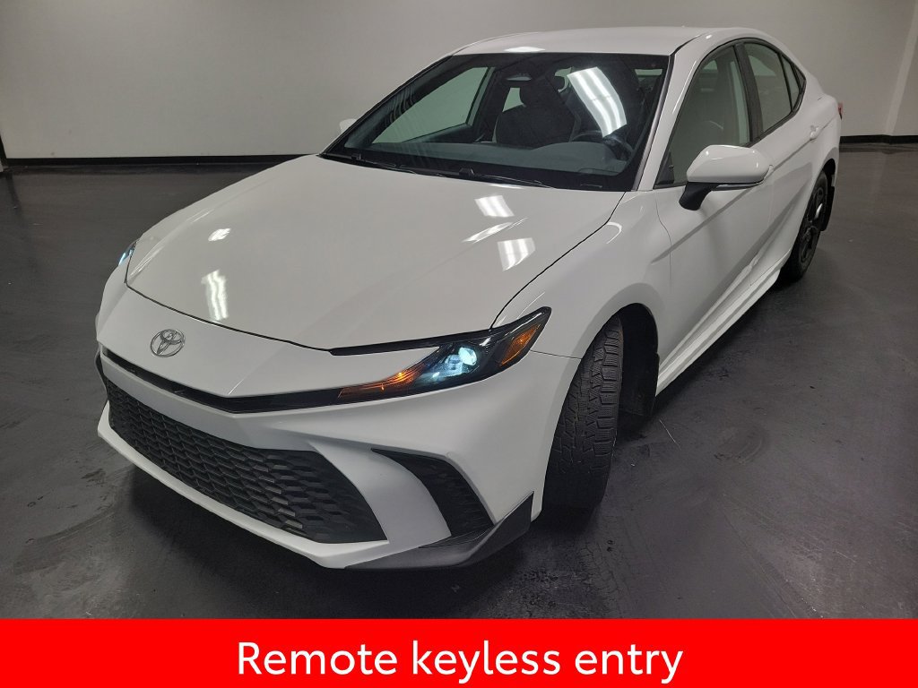Used 2025 Toyota Camry SE FWD image 4