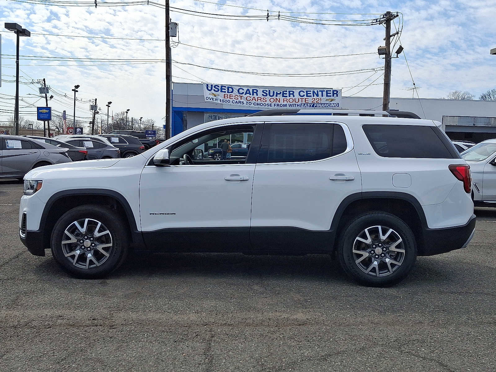 Used 2023 GMC Acadia SLE w/ Driver Convenience Package image 4