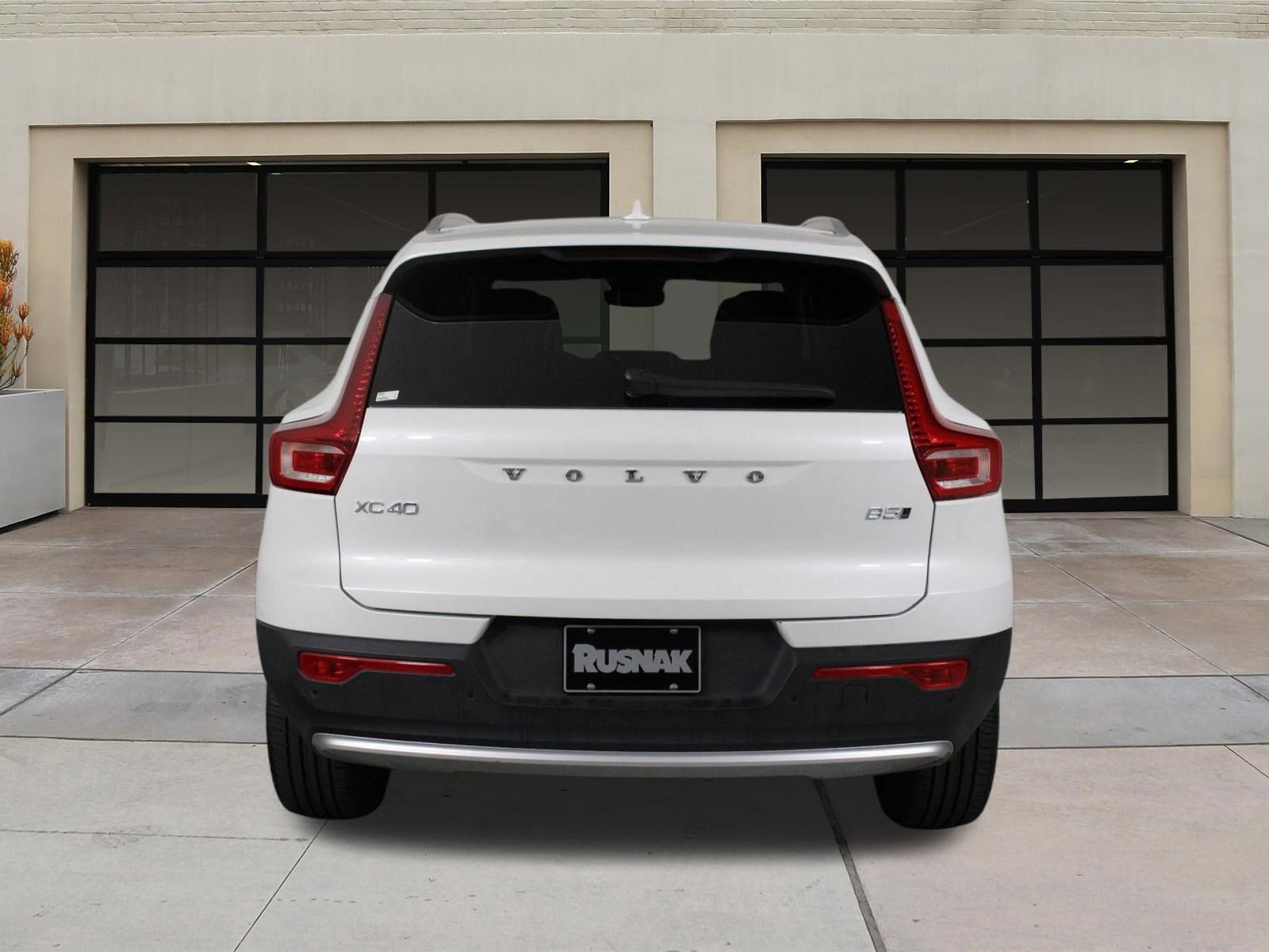 Certified 2025 Volvo XC40 B5 Plus image 5