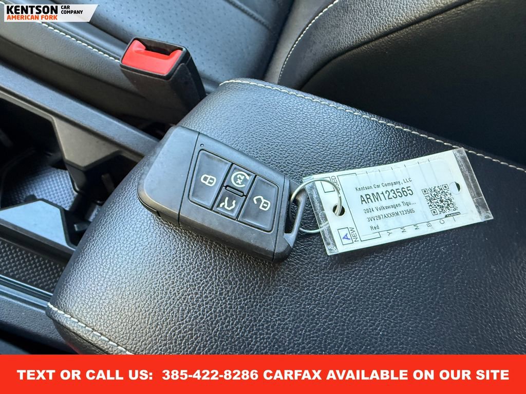 Used 2024 Volkswagen Tiguan SE image 38