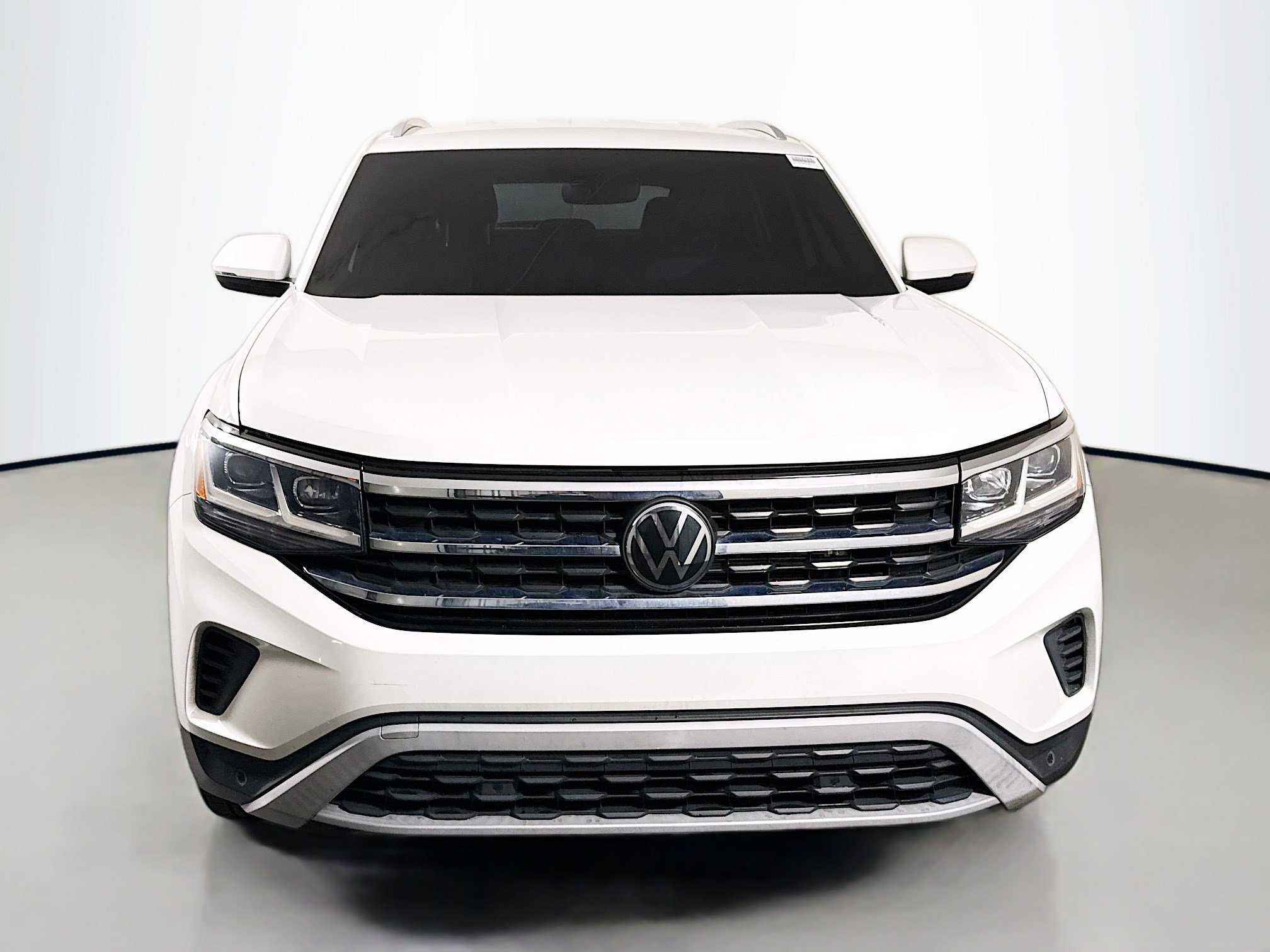 Used 2023 Volkswagen Atlas Cross Sport SE FWD image 2