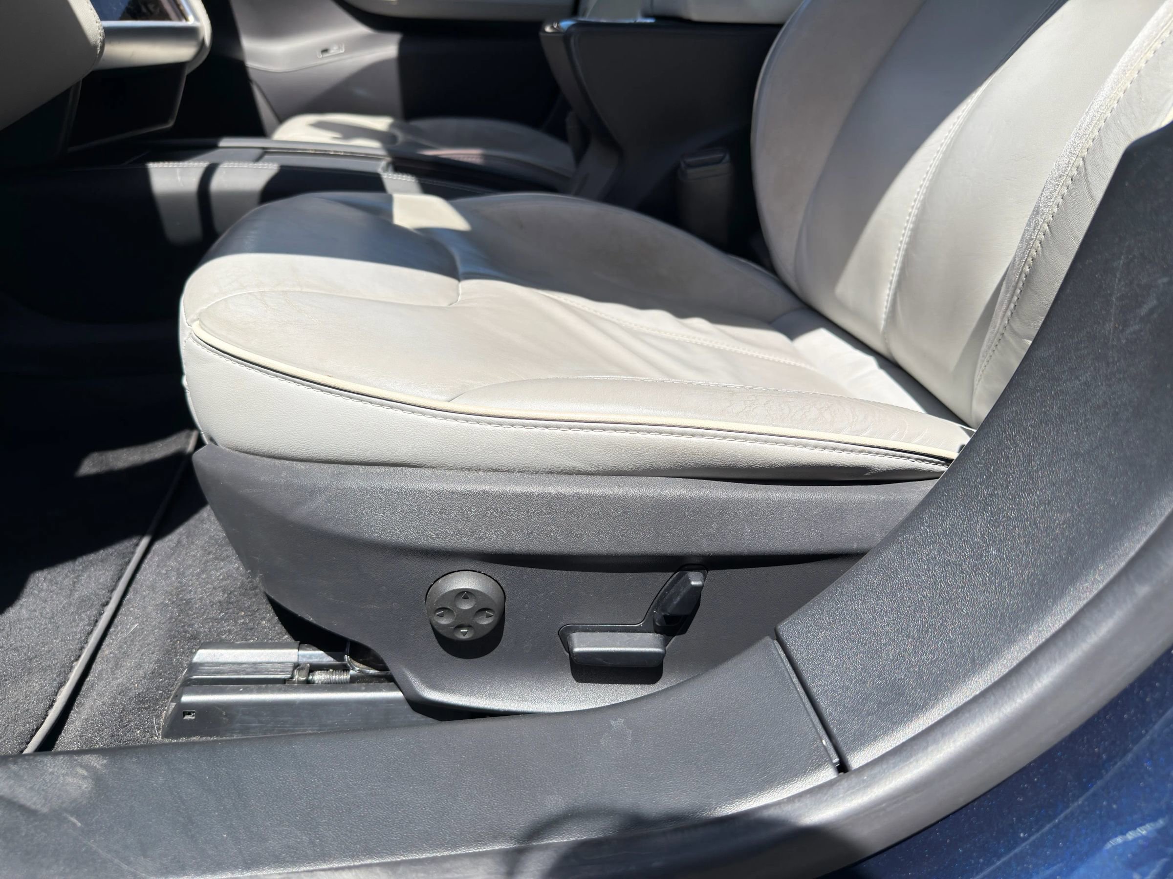 Used 2013 Tesla Model S Performance RWD image 25