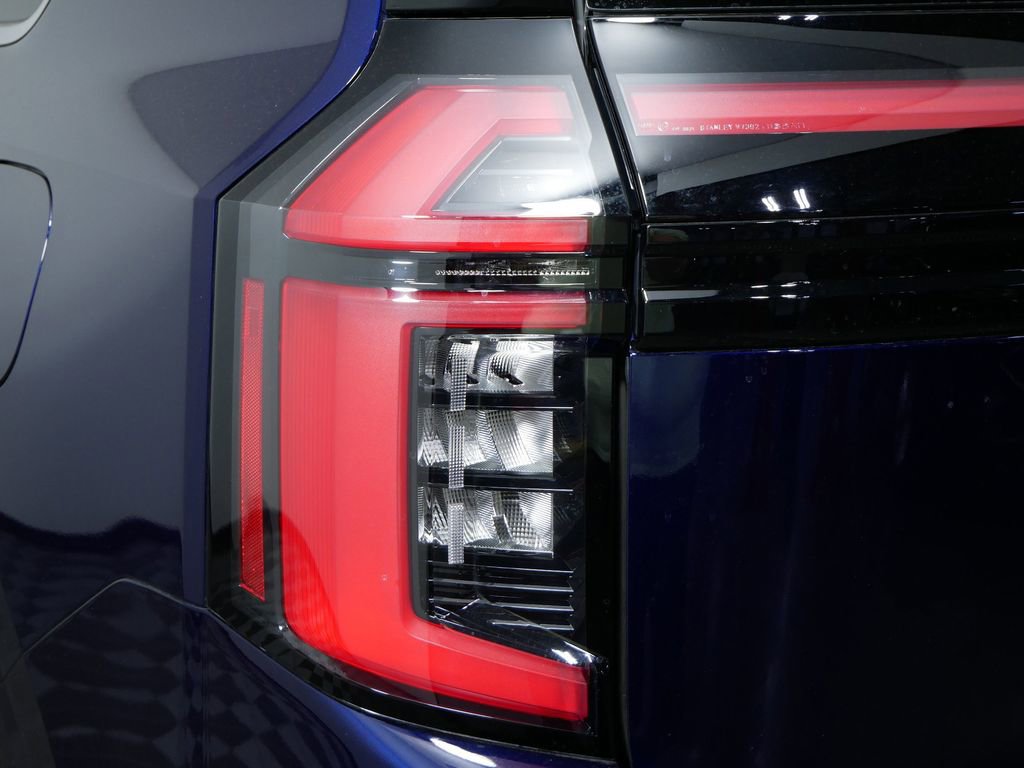 Used 2025 Nissan Armada Platinum Reserve image 11