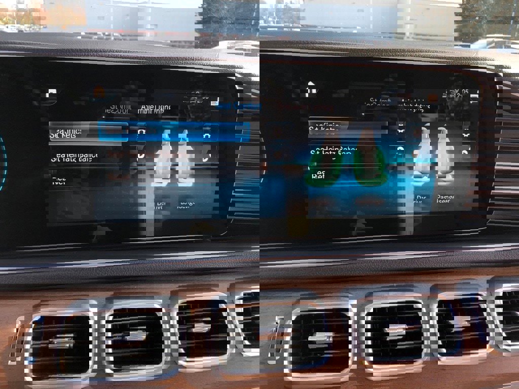 Used 2022 Mercedes-Benz GLE 350 4MATIC w/ Premium Package image 29