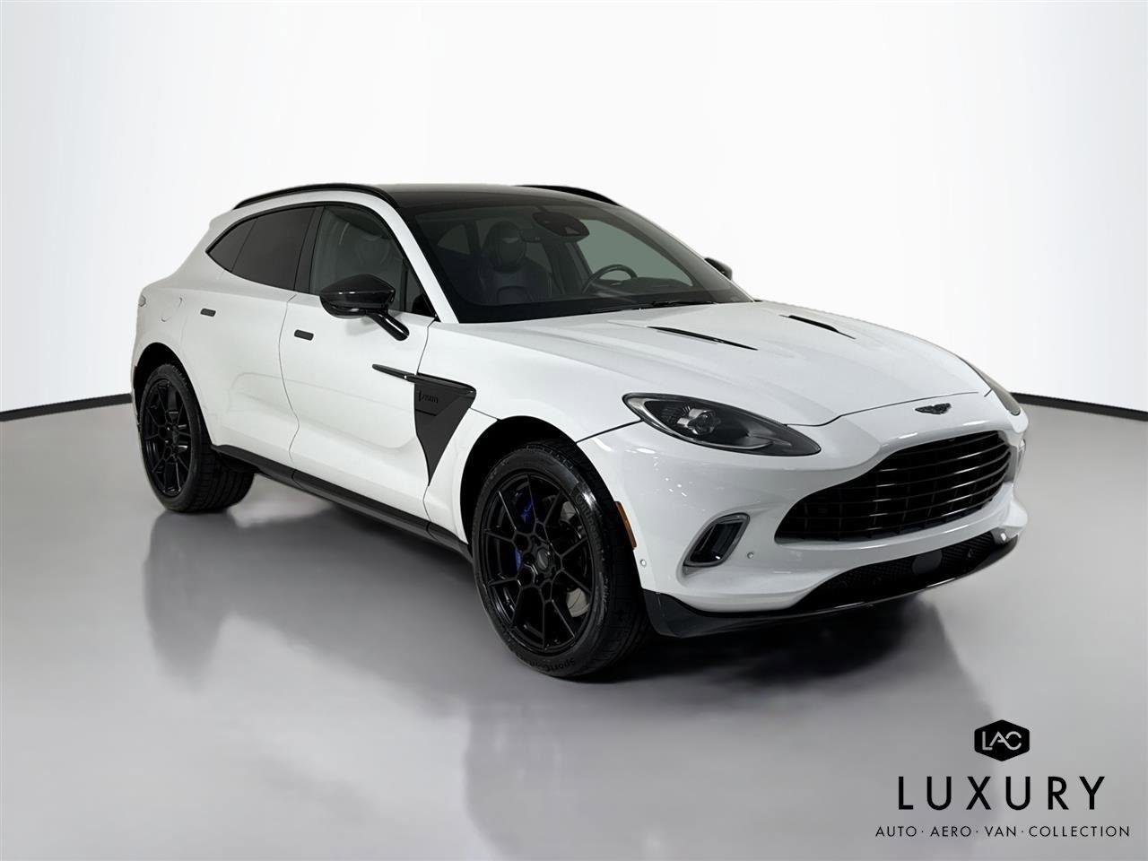 Used 2021 Aston Martin DBX image 3