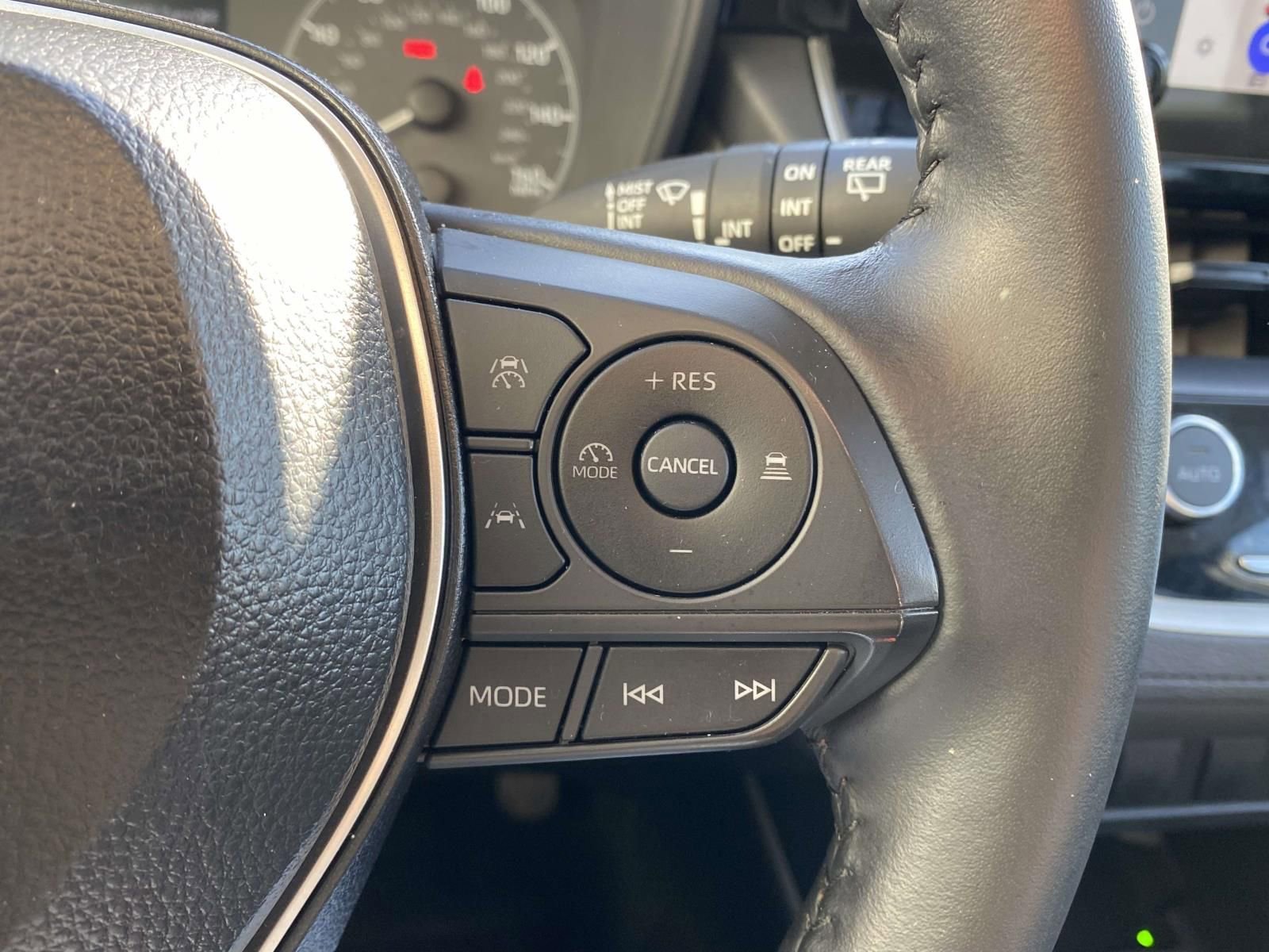 Used 2025 Toyota Corolla Cross LE FWD image 21