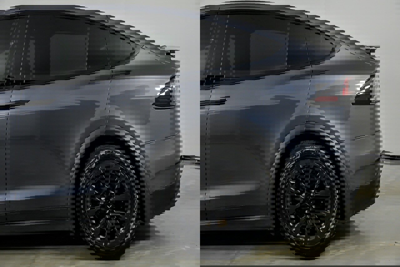 Used 2022 Tesla Model X Plaid image 8