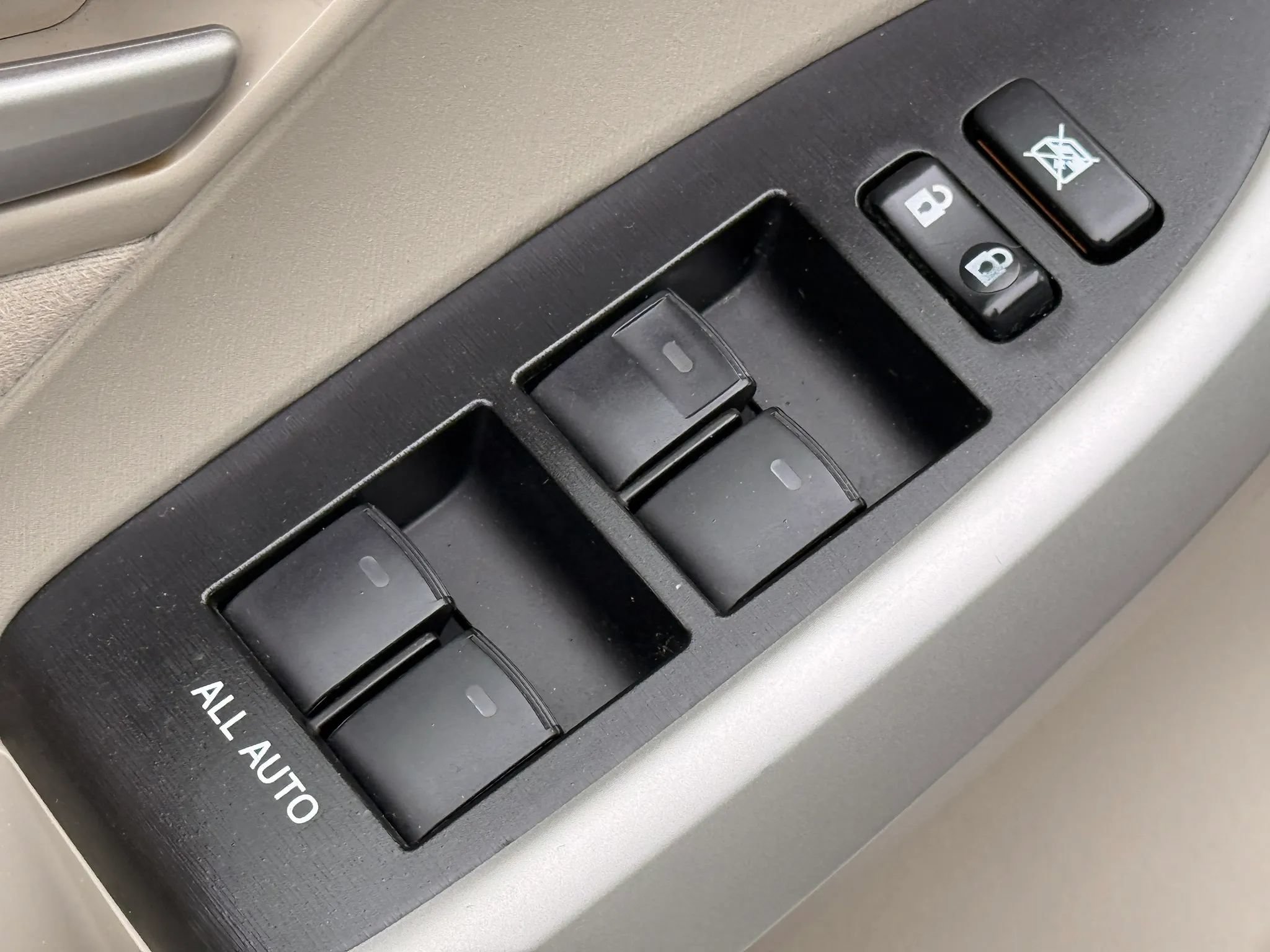 Used 2013 Toyota Prius Three FWD image 23